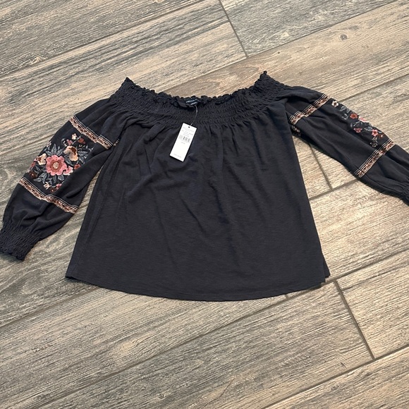 American Eagle Outfitters Tops - American Eagle Black Off-Shoulder Floral Blouse